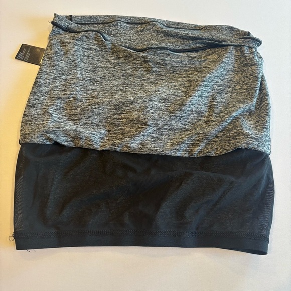 THE NORTH FACE Black & Grey Athletic Cropped Tank Top Sports Bra Like New Medium - Picture 10 of 13